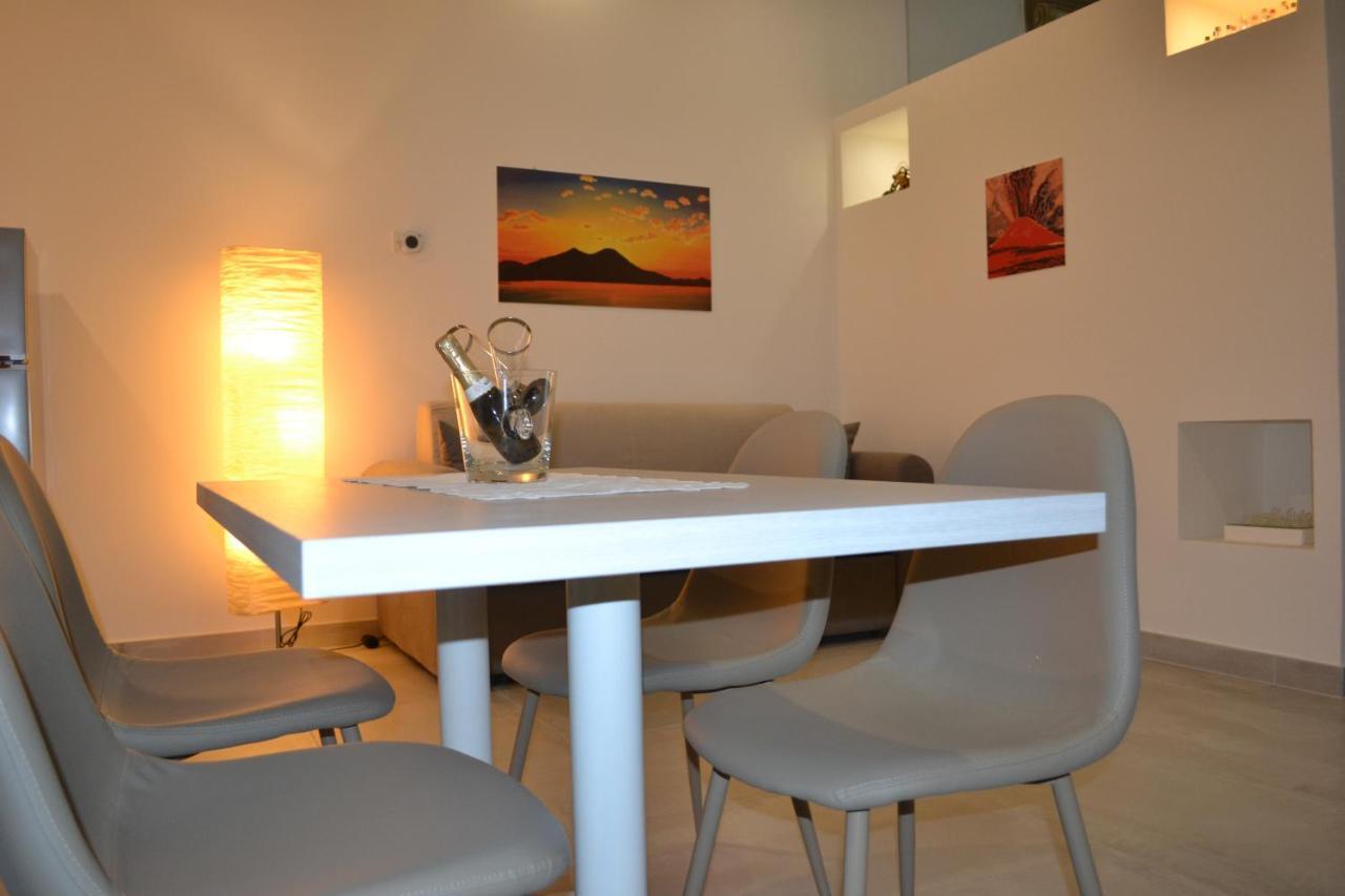 Questo Rinascimento Casa Brigitte Neapel Exteriör bild