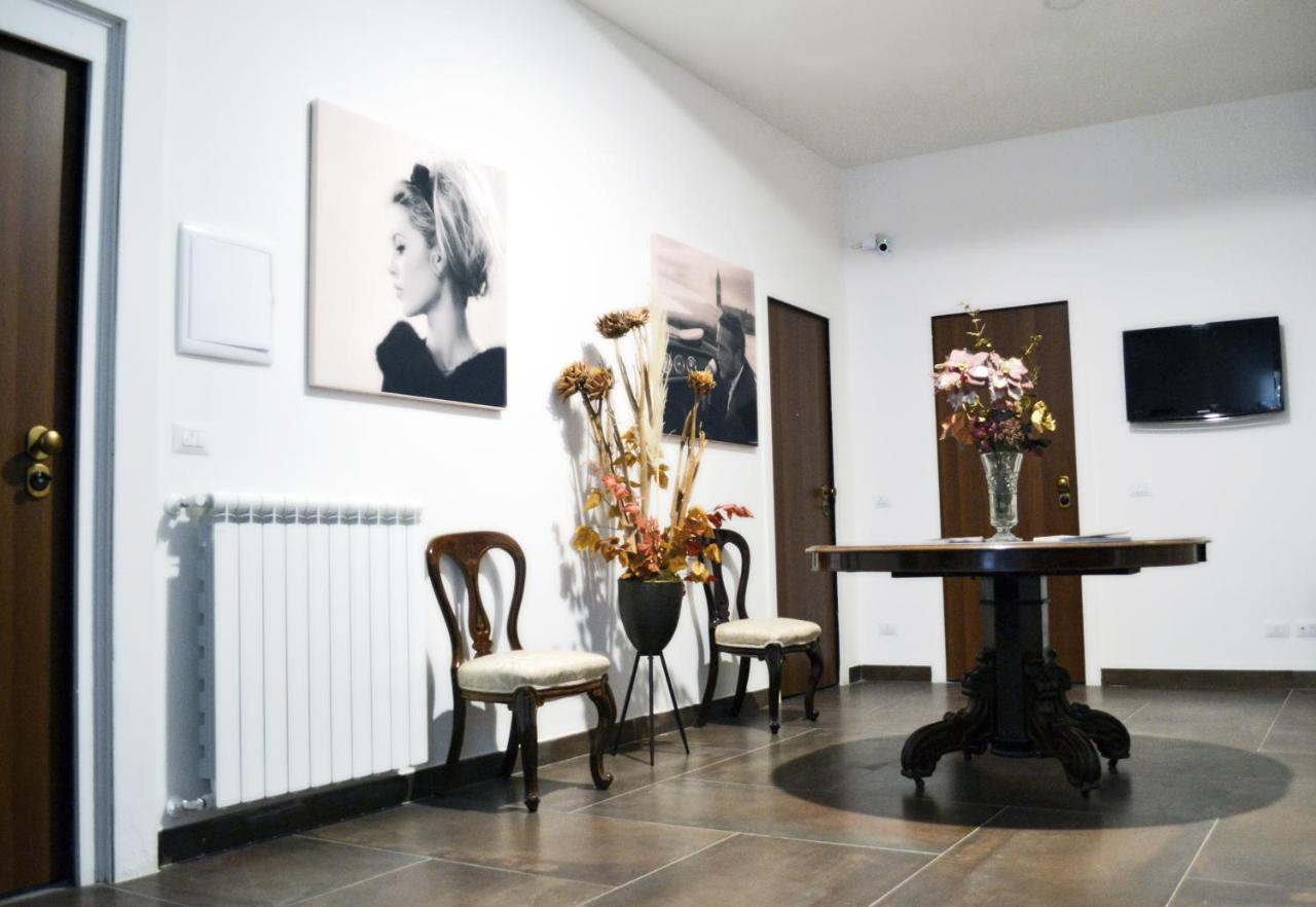 Questo Rinascimento Casa Brigitte Neapel Exteriör bild